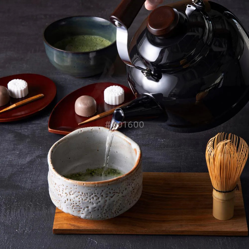 富士ホーロー 匠シリーズ ケトル 2.3L やかん 鉄黒 鉄緑 ダークブラウン 琺瑯 天然木 ガス火対応 IH対応 シック