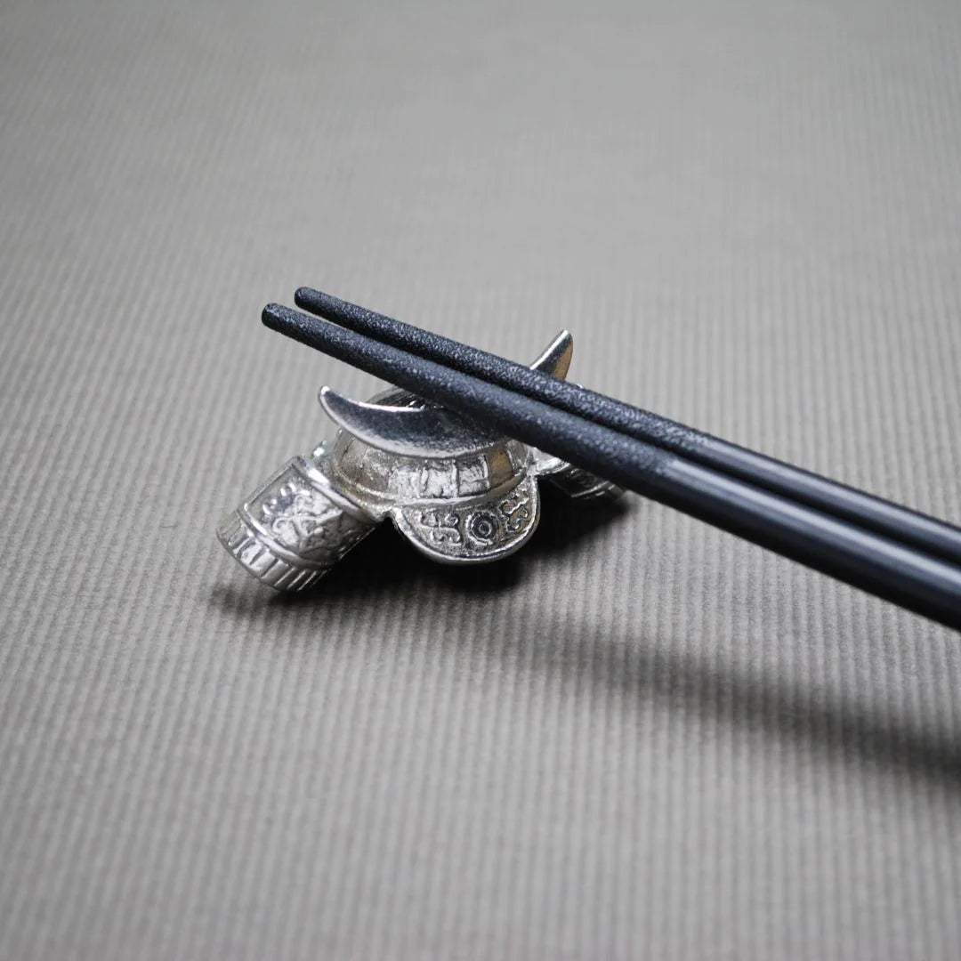 ナガエ 銀雅堂 武者揃 錫製 箸置き 選べる (2個セット/5個セット)  兜 刀 鞍 太鼓 軍配 カトラリー 戦国武将  日本文化 鋳物 ギフト 日本製