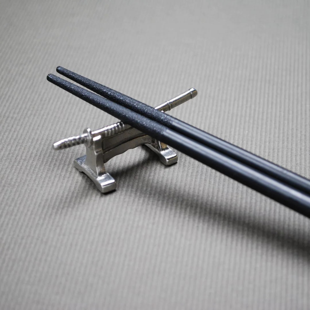 ナガエ 銀雅堂 武者揃 錫製 箸置き 選べる (2個セット/5個セット)  兜 刀 鞍 太鼓 軍配 カトラリー 戦国武将  日本文化 鋳物 ギフト 日本製