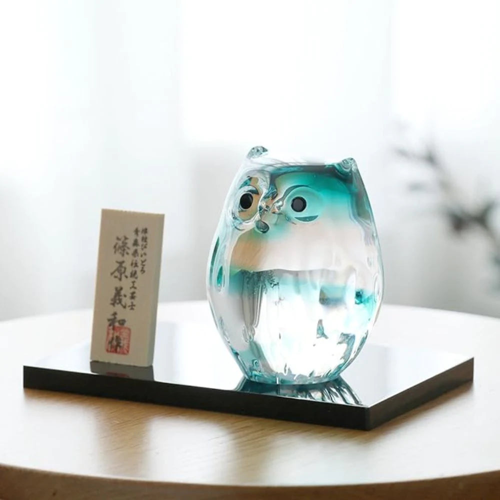 アデリア 津軽びいどろ 子ふくろう グリーン 木台 木札付き 鳥 置物 青 ガラス細工 ハンドメイド 縁起物 オーナメント ギフト 日本製