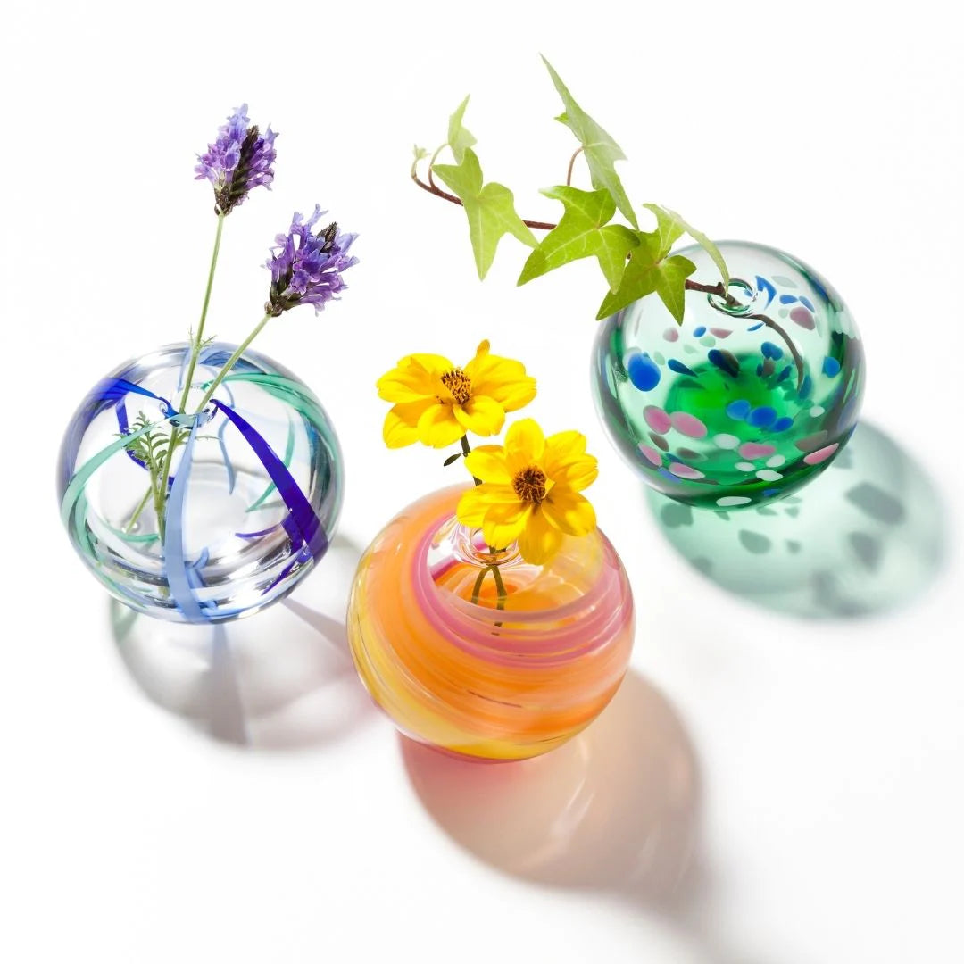 津軽びいどろ 彩手鞠 一輪挿し 花器 ガラス 花瓶 ギフト 贈り物 丸 小さい ハンドメイド 手作り おしゃれ 生け花 日本製