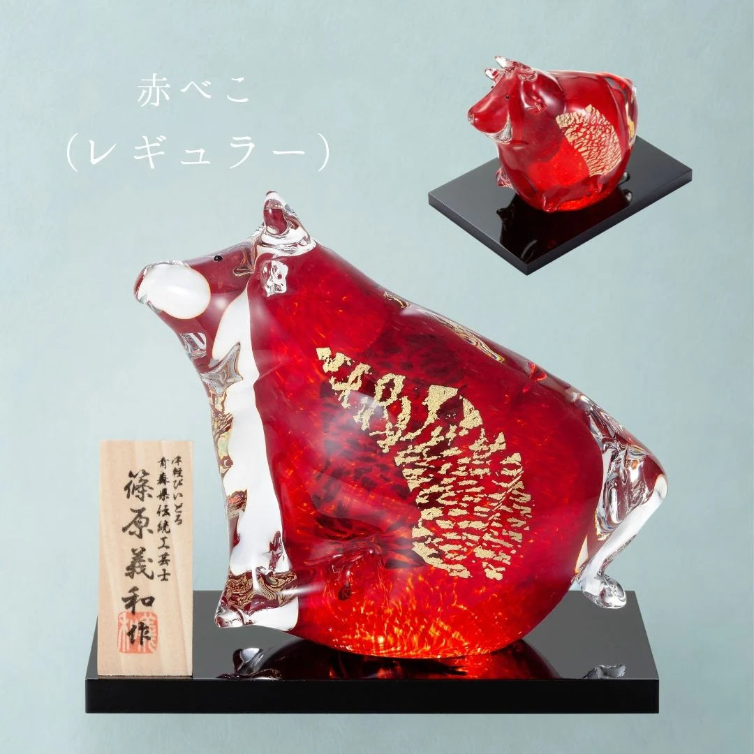 津軽びいどろ 赤べこ ガラス 牛 木台 木札 置物 縁起物 インテリア オーナメント ギフト プレゼント 贈り物 ハンドメイド 手作り 日本製
