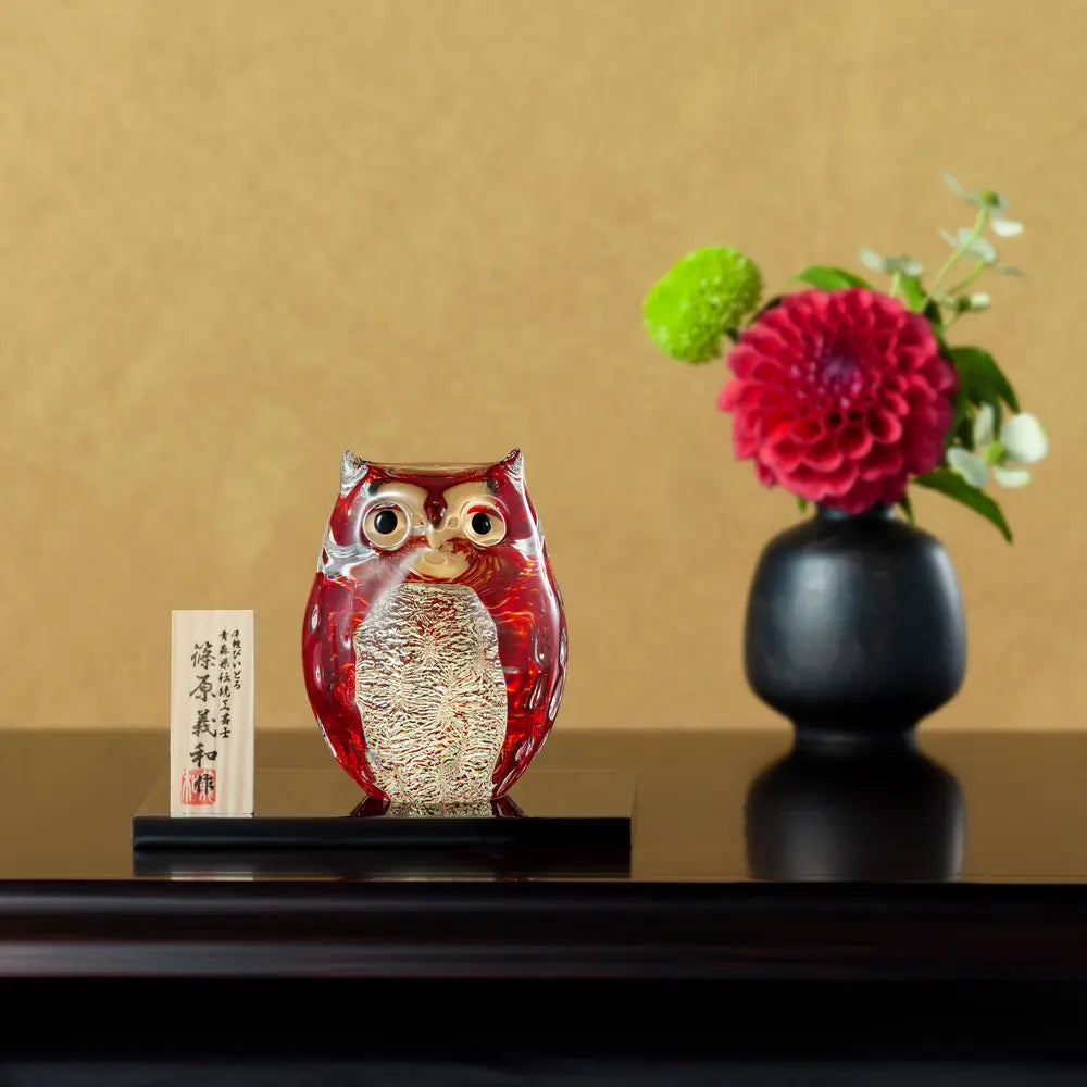 アデリア 津軽びいどろ 親ふくろう 子ふくろう 梅重 木台 木札付き 鳥 置物 赤 ガラス細工 ハンドメイド 縁起物 オーナメント ギフト 日本製