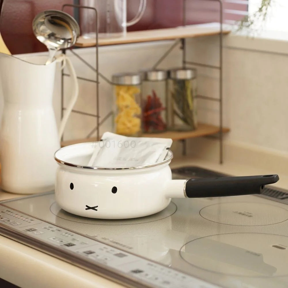 富士ホーロー ミッフィー ソースパン 18㎝ (2.5L) 片手鍋 フタ付 ホーロー鍋 調理器具 IH ガス火 シンプル おしゃれ 琺瑯