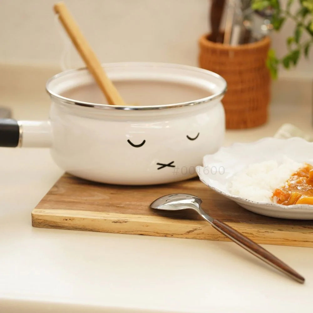 富士ホーロー ミッフィー ソースパン 18㎝ (2.5L) 片手鍋 フタ付 ホーロー鍋 調理器具 IH ガス火 シンプル おしゃれ 琺瑯