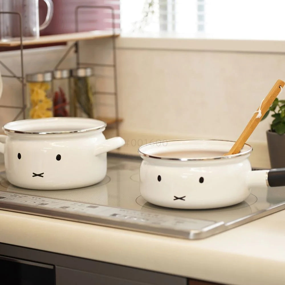 富士ホーロー ミッフィー ソースパン 18㎝ (2.5L) 片手鍋 フタ付 ホーロー鍋 調理器具 IH ガス火 シンプル おしゃれ 琺瑯